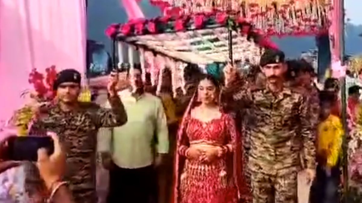 Soldiers Fulfil Role Of Brother At Woman's Wedding, Guests Choke Up