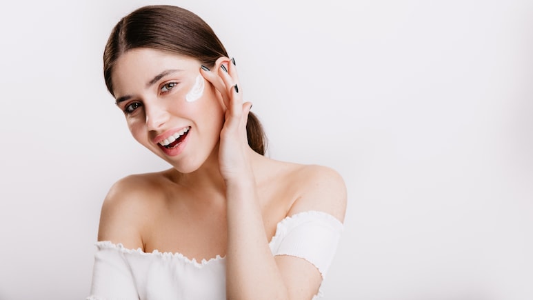 Top BB Creams Under 500: सिंपल स्किनकेयर से लेकर परफेक्ट मेकअप तक, हर महिला की पसंद हैं ये BB Cream Top BB Creams Under 500: सिंपल स्किनकेयर से लेकर परफेक्ट मेकअप तक, हर महिला की पसंद हैं ये BB Cream