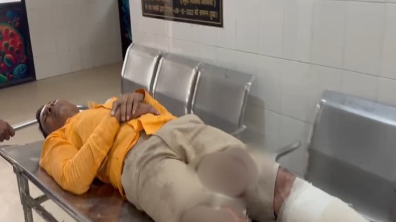 Rajasthan: पत्नी के लिव-इन पार्टनर ने पति का किया किडनैप, दोनों पैर तोड़कर सड़क पर मरने के लिए छोड़ा Rajasthan: पत्नी के लिव-इन पार्टनर ने पति का किया किडनैप, दोनों पैर तोड़कर सड़क पर मरने के लिए छोड़ा