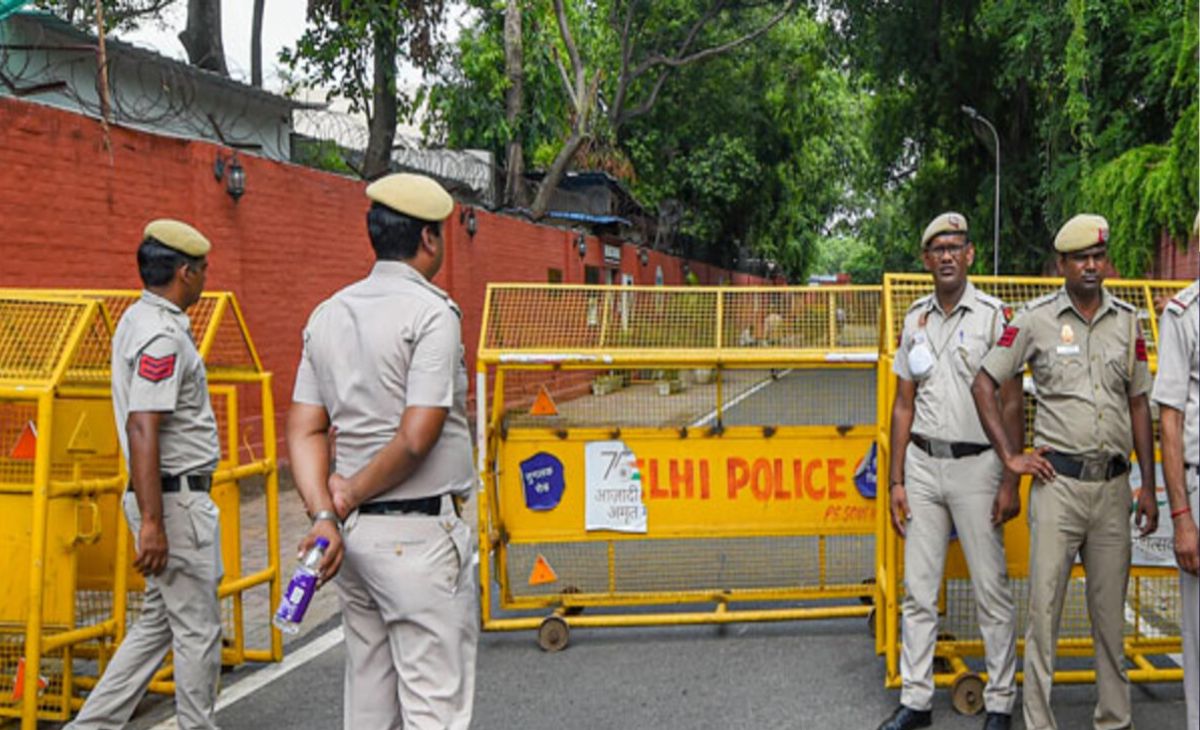 आर्मी का लेफ्टिनेंट बनकर रौब दिखाता था डिलिवरी ब्वॉय, दिल्ली की डॉक्टर को झांसे में लेकर किया रेप