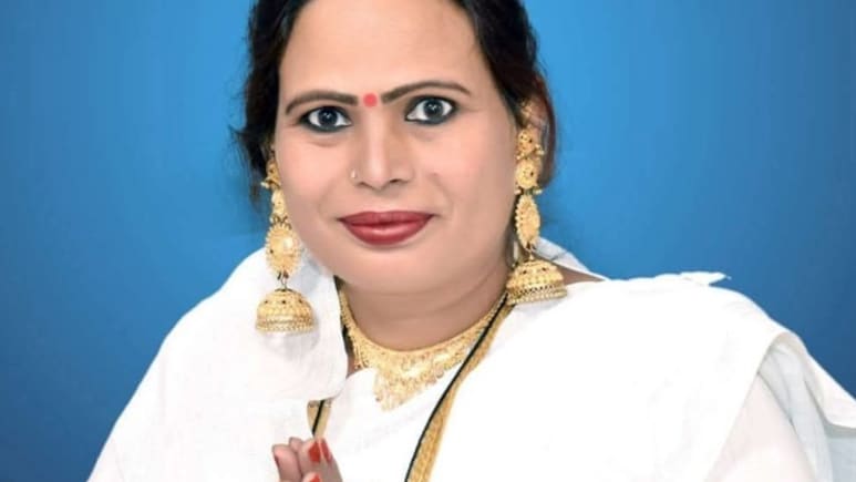 जन सुराज ने भोरे से ट्रांसजेंडर प्रीति किन्नर को बनाया उम्मीदवार, जानें कोरोना के दौरान कैसे आई चर्चा में जन सुराज ने भोरे से ट्रांसजेंडर प्रीति किन्नर को बनाया उम्मीदवार, जानें कोरोना के दौरान कैसे आई चर्चा में