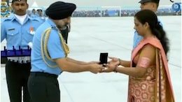 ऑपरेशन सिंदूर में शहीद सुरेंद्र मोगा को मिला 'वायु सेना मेडल', वीरांगना पत्नी ने हिंडन एयरबेस पर ग्रहण किया सम्मान