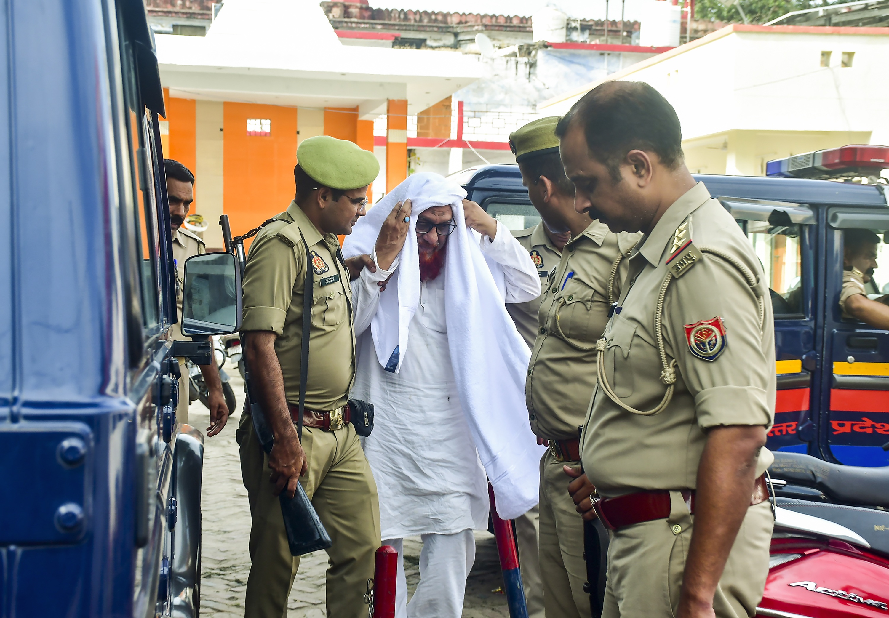 शहर का माहौल बिगाड़ना है, चाहे पुलिस वालों की हत्या... तौकीर के खास ने बताया बरेली हिंसा वाले दिन का सच