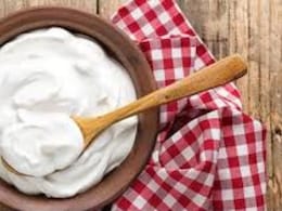 रात को भी दही खाते हैं? बस बदल लें आदत रात को भी दही खाते हैं? बस बदल लें आदत