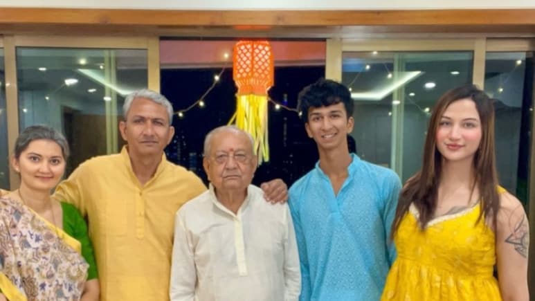 अनाया बांगर ने इंस्टा पर शेयर की दिवाली सेलिब्रेशन की तस्वीरें, फैन्स बोले- दिवाली मुबारक बहादुर लड़की अनाया बांगर ने इंस्टा पर शेयर की दिवाली सेलिब्रेशन की तस्वीरें, फैन्स बोले- दिवाली मुबारक बहादुर लड़की