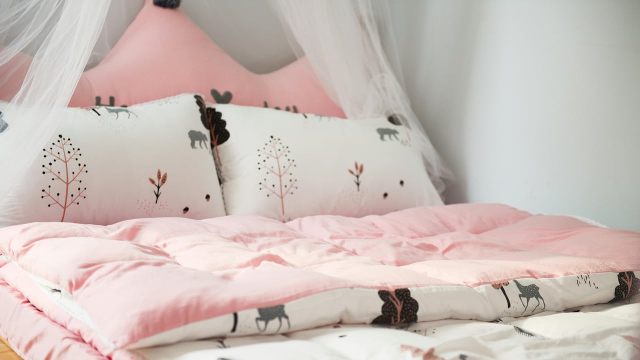 Protect yourself in mild winter with these lightweight comforters from Myntra