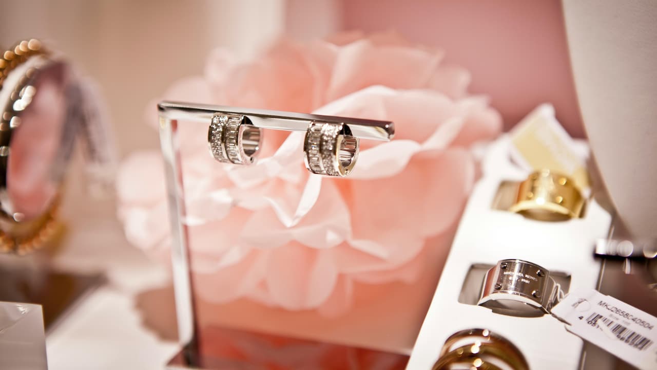 Let your jewellery breathe after each use before storing Let your jewellery breathe after each use before storing
