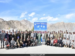 Air Chief Marshal Visits Air Force, Army Personnel In Ladakh On Diwali Air Chief Marshal Visits Air Force, Army Personnel In Ladakh On Diwali