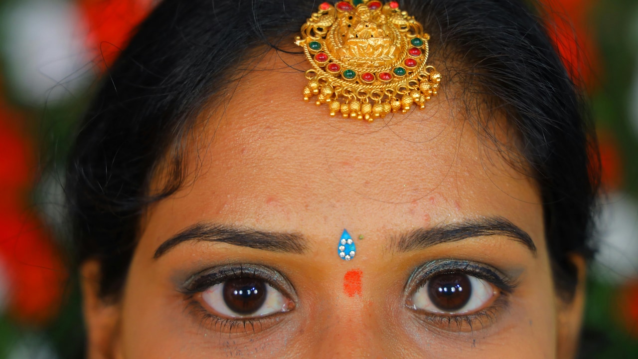 Include a small bindi to complete your look