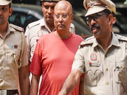 एक पीड़ित लड़की के दोस्त ने खोला चैतन्यानंद का काला चिट्ठा, NDTV को बताया हॉस्टल में किसे मिलता था लैविश कमरा एक पीड़ित लड़की के दोस्त ने खोला चैतन्यानंद का काला चिट्ठा, NDTV को बताया हॉस्टल में किसे मिलता था लैविश कमरा
