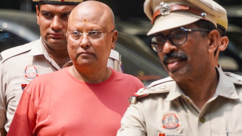 जेल में चैतन्यानंद लेकिन कम नहीं हो रही हेकड़ी, कर डाली ये बड़ी डिमांड