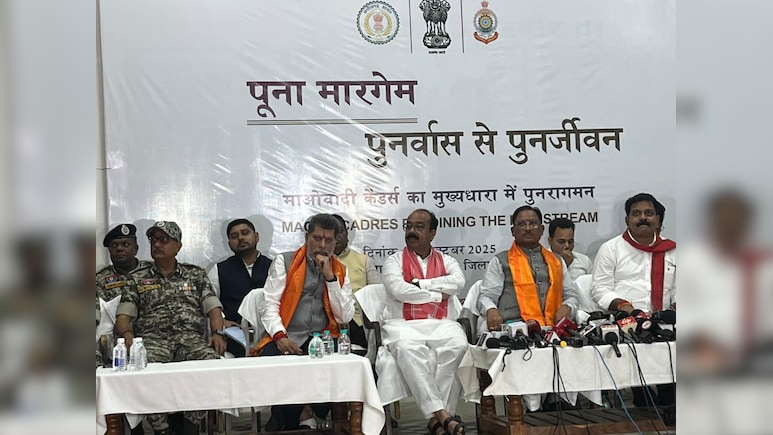 208 नक्सलियों के सरेंडर पर बोले CM साय, आज देश के लिए ऐतिहासिक दिन है, हथियार छोड़ा है उन्हें शुभकामनाएं 208 नक्सलियों के सरेंडर पर बोले CM साय, आज देश के लिए ऐतिहासिक दिन है, हथियार छोड़ा है उन्हें शुभकामनाएं
