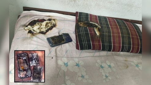 तकिए के नीचे मोबाइल रखना पड़ा महंगा; रात में अचानक हुआ ब्लास्ट, बाल-बाल बचा युवक
