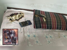 तकिए के नीचे मोबाइल रखना पड़ा महंगा; रात में अचानक हुआ ब्लास्ट, बाल-बाल बचा युवक तकिए के नीचे मोबाइल रखना पड़ा महंगा; रात में अचानक हुआ ब्लास्ट, बाल-बाल बचा युवक