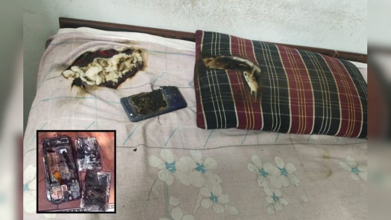 तकिए के नीचे मोबाइल रखना पड़ा महंगा; रात में अचानक हुआ ब्लास्ट, बाल-बाल बचा युवक तकिए के नीचे मोबाइल रखना पड़ा महंगा; रात में अचानक हुआ ब्लास्ट, बाल-बाल बचा युवक