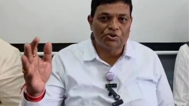 ‘बदलापूर शहरात 17000 बाहेरचे मतदार..मतदानाला आल्यावर चोपून काढणार', शिवसेना शहरप्रमुख वामन म्हात्रेंचा इशारा ‘बदलापूर शहरात 17000 बाहेरचे मतदार..मतदानाला आल्यावर चोपून काढणार', शिवसेना शहरप्रमुख वामन म्हात्रेंचा इशारा