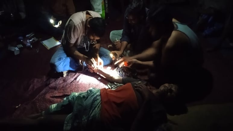 Food Poisoning: जहरीला भोज! 5 लोगों की मौत, उल्टी-दस्त व पेट दर्द की शिकायत, इतने लोगों का हुआ हेल्थ चेकअप Food Poisoning: जहरीला भोज! 5 लोगों की मौत, उल्टी-दस्त व पेट दर्द की शिकायत, इतने लोगों का हुआ हेल्थ चेकअप