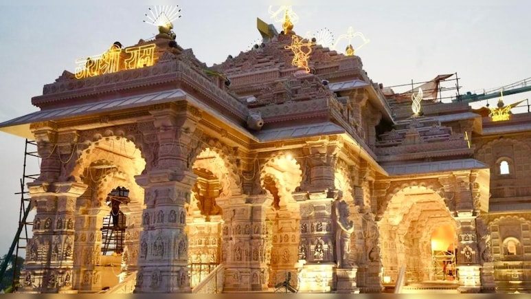 अयोध्या में राम मंदिर का निर्माण कार्य पूरा, ध्वज और कलश स्थापित अयोध्या में राम मंदिर का निर्माण कार्य पूरा, ध्वज और कलश स्थापित