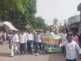 टोंक में ईसरदा बांध विस्थापितों का हंगामा, 21 सूत्री मांगों के साथ सड़कों पर उतरे ग्रामीण टोंक में ईसरदा बांध विस्थापितों का हंगामा, 21 सूत्री मांगों के साथ सड़कों पर उतरे ग्रामीण