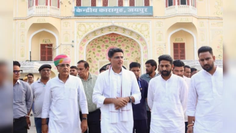 Rajasthan Politics: सचिन पायलट NSUI प्रदेश अध्यक्ष विनोद जाखड़ से मिलने सेंट्रल जेल जयपुर पहुंचे, पुलिस ने रोका 