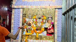 MP का वो मंदिर जहां सिर्फ धनतेरस पर होते हैं मां लक्ष्मी के चरणों के दर्शन, ऐसा किया तो नहीं होगी धन की कमी!