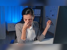 दिनभर के काम के बाद थक गई हैं आंखें, इन आयुर्वेदिक नुस्खों से पाएं आराम दिनभर के काम के बाद थक गई हैं आंखें, इन आयुर्वेदिक नुस्खों से पाएं आराम