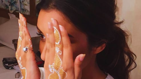 Bollywood actress : 'या' अभिनेत्रीच्या घरात दिवाळीचा आनंद द्विगुणीत; रुग्णालयात दाखल, गुड न्यूजची प्रतीक्षा!