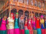 शादी में तीन गहनों से ज्यादा पहना, तो 50 हजार का जुर्माना, उत्तराखंड के दो गांव का गजब फरमान शादी में तीन गहनों से ज्यादा पहना, तो 50 हजार का जुर्माना, उत्तराखंड के दो गांव का गजब फरमान