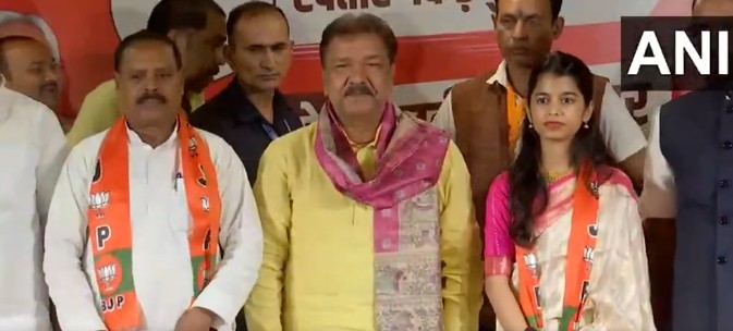 Bihar Election 2025 News Live : BJP में शामिल हुईं मैथिली ठाकुर, बिहार में इस सीट से लड़ सकती हैं चुनाव