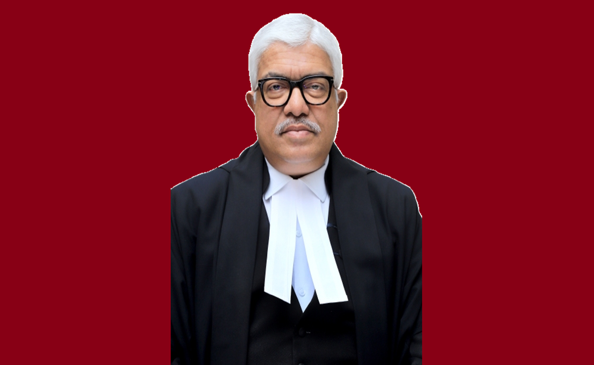 SC कॉलेजियम ने केंद्र सरकार के आग्रह पर बदला जज के ट्रांसफर का फैसला, जानिए कौन हैं जस्टिस अतुल श्रीधरन?
