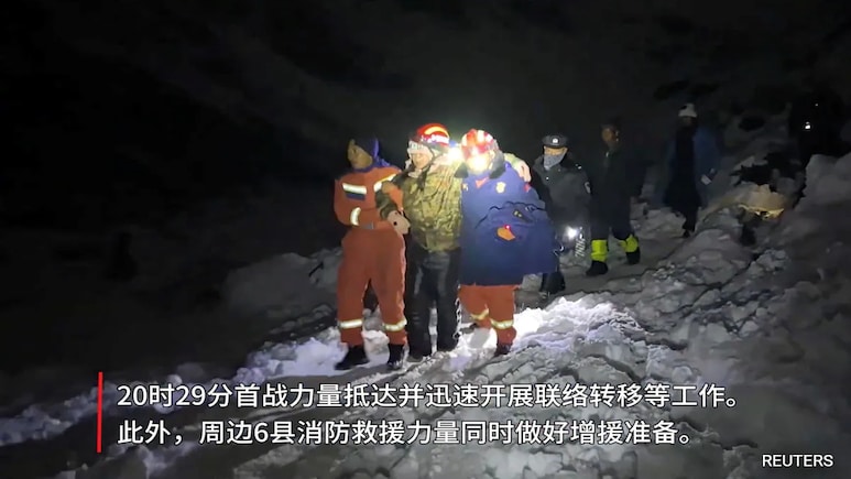 Everest Rescue: All Stranded Trekkers Evacuated Safely, Hikers Shovel Snow With Cooking Pots Everest Rescue: All Stranded Trekkers Evacuated Safely, Hikers Shovel Snow With Cooking Pots