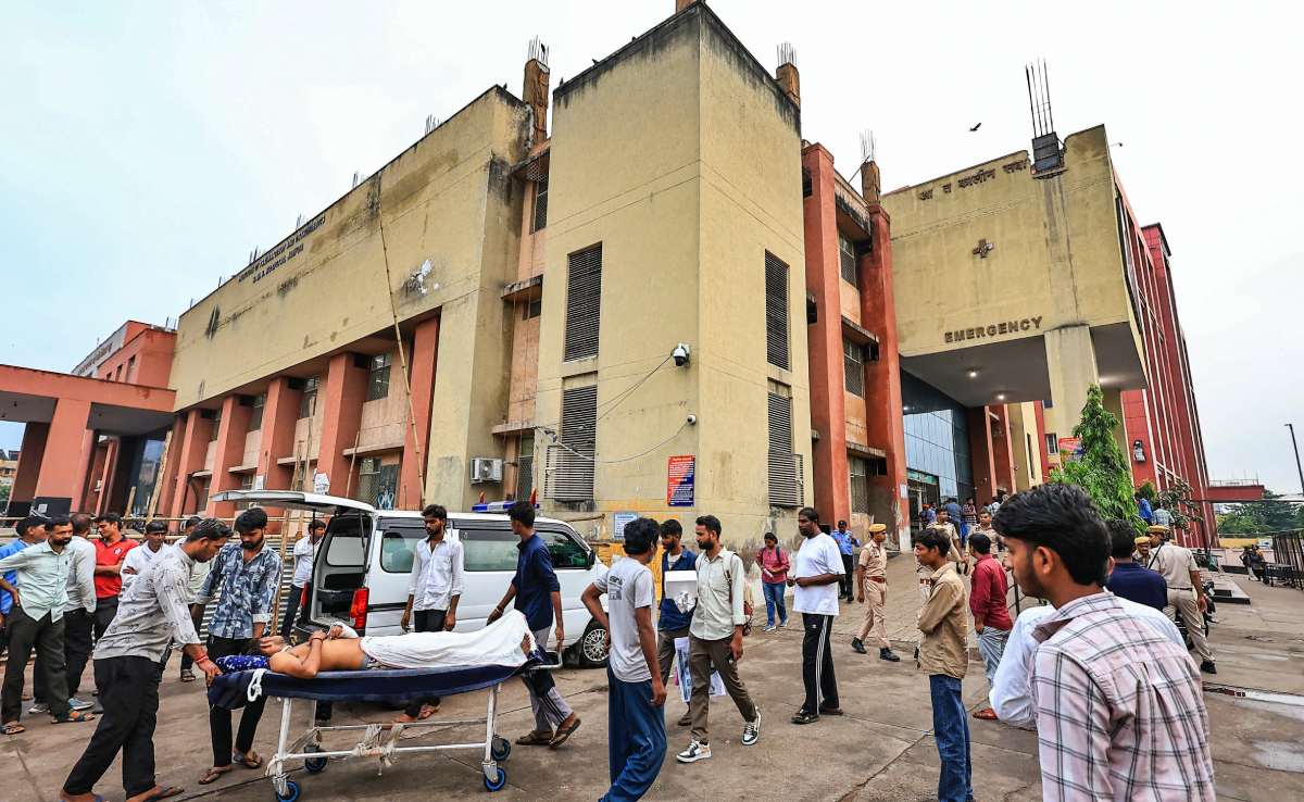 जयपुर SMS हॉस्पिटल कांड: सरकार ने लिया एक्‍शन, अस्‍पताल और ट्रॉमा सेंटर के सुपरीटेंडेंट हटाए गए 