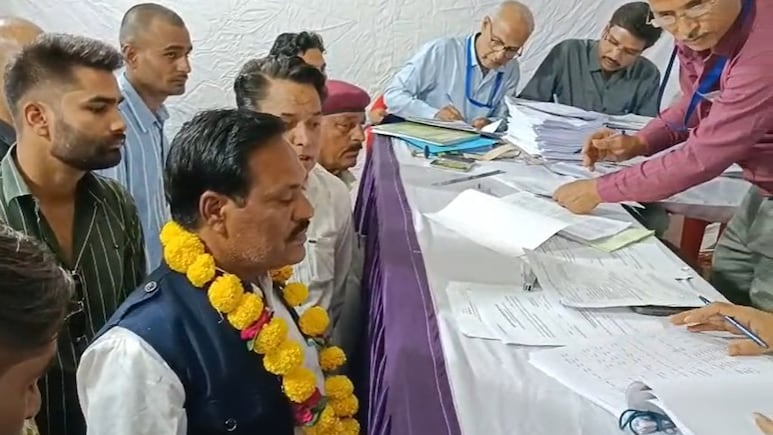 अंता उपचुनाव: नामांकन वापस लेंगे रामपाल मेघवाल, बीजेपी से बागी होकर भरा था पर्चा; अब किसका करेंगे समर्थन? अंता उपचुनाव: नामांकन वापस लेंगे रामपाल मेघवाल, बीजेपी से बागी होकर भरा था पर्चा; अब किसका करेंगे समर्थन?