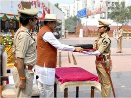 पुलिस स्मृति दिवस परेड: मुख्यमंत्री यादव ने शहीदों को दी श्रद्धांजलि, परिजनों से भी की मुलाकात  पुलिस स्मृति दिवस परेड: मुख्यमंत्री यादव ने शहीदों को दी श्रद्धांजलि, परिजनों से भी की मुलाकात