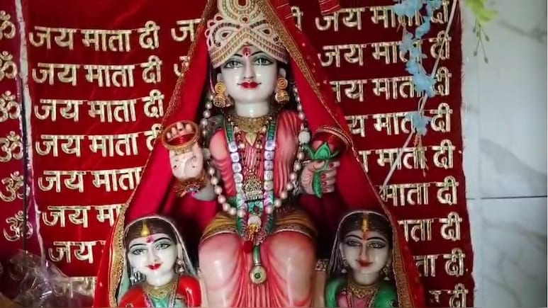 Karwa Chauth: मध्य प्रदेश में है चौथ माता का अनोखा मंदिर, साल में सिर्फ एक दिन खुलते हैं कपाट Karwa Chauth: मध्य प्रदेश में है चौथ माता का अनोखा मंदिर, साल में सिर्फ एक दिन खुलते हैं कपाट