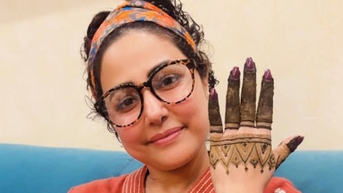 हिना खान ने शेयर की पहले करवा चौथ पर फोटो, मेहंदी संग दिखाया पति का प्यार