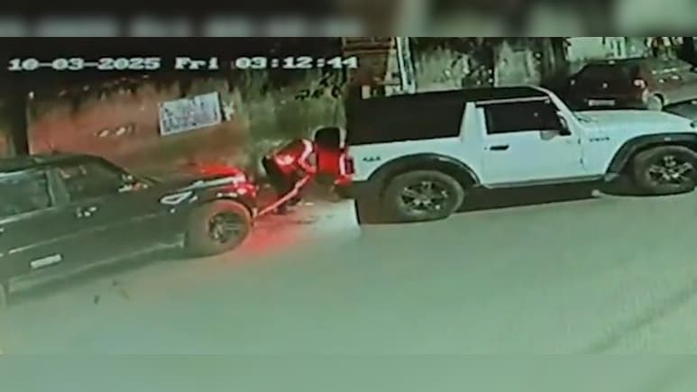 On Camera, Thieves Tow Away Scorpio With Thar In Gurugram Robbery