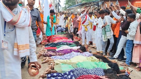 Madai Mela: मां अंगार मोती मंदिर में आस्था का संगम, संतान सुख के लिए 1100 महिलाओं ने जमीन पर लेटकर मांगी मन्नत, बैगाओं ने दिया आशीर्वाद