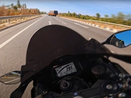 Kawasaki ZX-10R Rider Gets Reckless At 300 Kmph, Escapes Near-Fatal Mishap Kawasaki ZX-10R Rider Gets Reckless At 300 Kmph, Escapes Near-Fatal Mishap