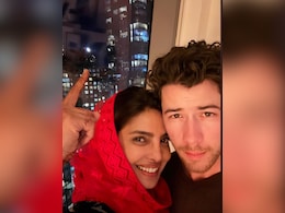 प्रियंका चोपड़ा के न्यू यॉर्क वाले करवा चौथ की 7 तस्वीरें, काम छोड़ पहुंचे पति निक, सास ने दिया सरप्राइज प्रियंका चोपड़ा के न्यू यॉर्क वाले करवा चौथ की 7 तस्वीरें, काम छोड़ पहुंचे पति निक, सास ने दिया सरप्राइज