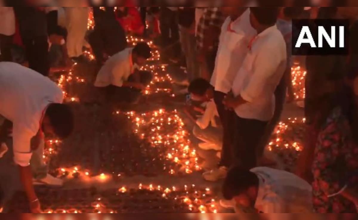 Diwali LIVE: भव्य, दिव्य और अलौकिक.. 56 घाट, 26 लाख से ज्यादा दीपक, अयोध्या दीपोत्सव में बना वर्ल्ड रिकॉर्ड