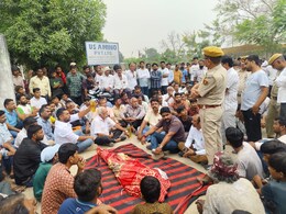 उदयपुर में दूषित पानी से मासूमों की मौत, 4 बच्चों की मौत के बाद भी प्रशासन मौन! फैक्ट्रियों को लेकर ग्रामीणों का फुटा गुस्सा उदयपुर में दूषित पानी से मासूमों की मौत, 4 बच्चों की मौत के बाद भी प्रशासन मौन! फैक्ट्रियों को लेकर ग्रामीणों का फुटा गुस्सा