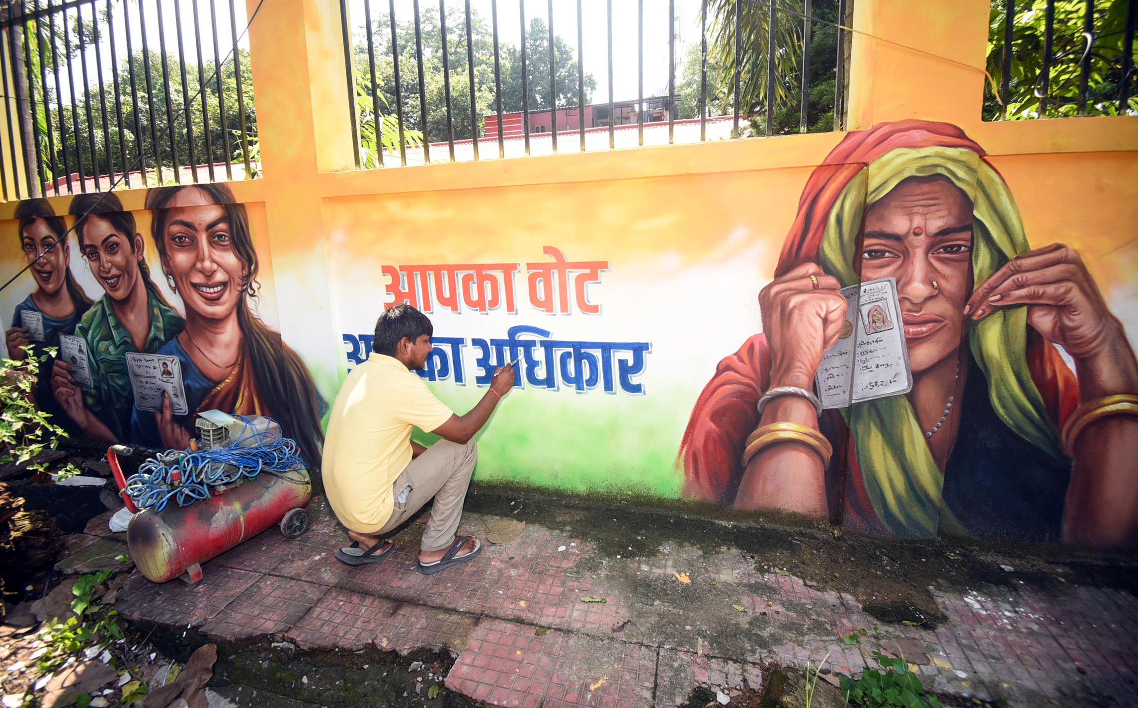 बिहार चुनाव 2025 : पहले चरण के लिए नामांकन शुरू, सीट शेयरिंग पर अभी भी फंसा है पेंच