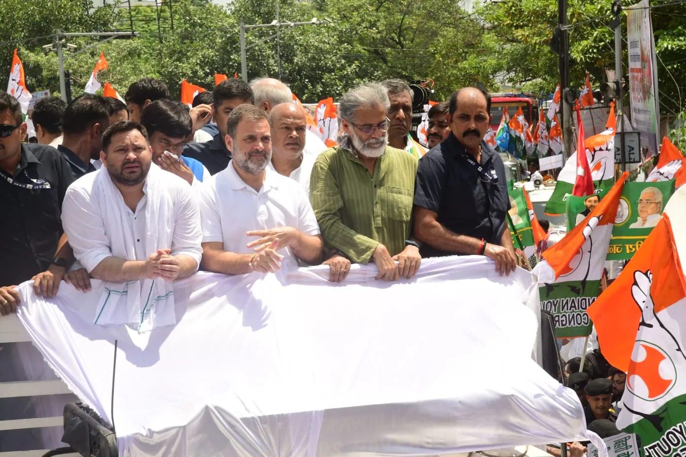 तेजस्वी के महागठबंधन में बन गई सीट शेयरिंग पर बात! जानिए किस दल को मिल सकती है कितनी सीटें?