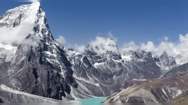 नेपाल के अन्नपूर्णा आधार शिविर में फंसे 17 भारतीय पर्यटकों को कुछ यूं बचाया गया नेपाल के अन्नपूर्णा आधार शिविर में फंसे 17 भारतीय पर्यटकों को कुछ यूं बचाया गया