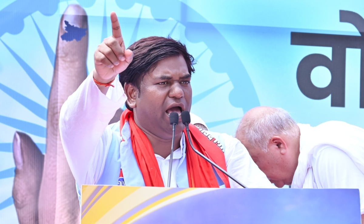 मुकेश सहनी की मल्लाह जाति की आबादी बिहार में करीब नौ फीसदी तक है. मुकेश सहनी की मल्लाह जाति की आबादी बिहार में करीब नौ फीसदी तक है.