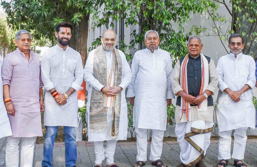 बिहार चुनाव 2025: NDA और महागठबंधन में फंसी सीटों की गुत्थी, मांझी ने बढ़ाई टेंशन