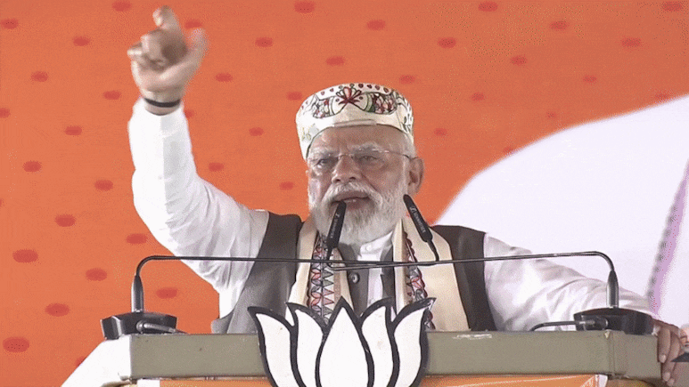 बिहार की पहली रैली में पीएम नरेंद्र मोदी ने लोगों की जेब से क्यों निकलवाया मोबाइल? बिहार की पहली रैली में पीएम नरेंद्र मोदी ने लोगों की जेब से क्यों निकलवाया मोबाइल?