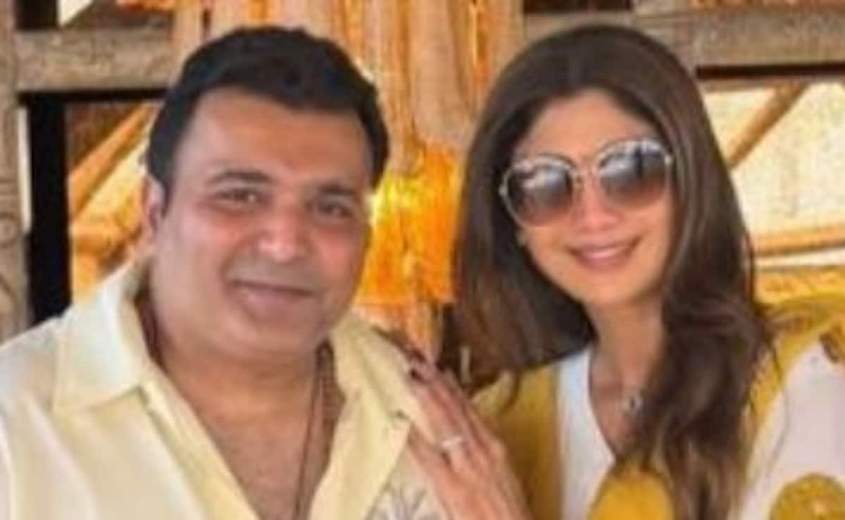 Shilpa Shetty posed with brother at the inaugural ceremony of Bastian, Goa. Photo: Shilpa Shetty/ Instagram Shilpa Shetty posed with brother at the inaugural ceremony of Bastian, Goa. Photo: Shilpa Shetty/ Instagram