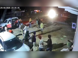 Video: Fierce Clash Between 2 Groups In Front Of Police In Madhya Pradesh Video: Fierce Clash Between 2 Groups In Front Of Police In Madhya Pradesh